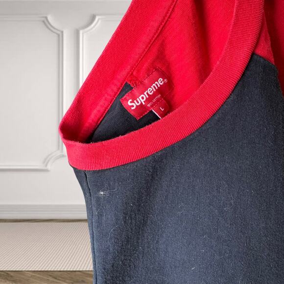 🔥 Supreme Split-Color Logo Tee – Red & Black L 🔥 - Picture 4 of 5